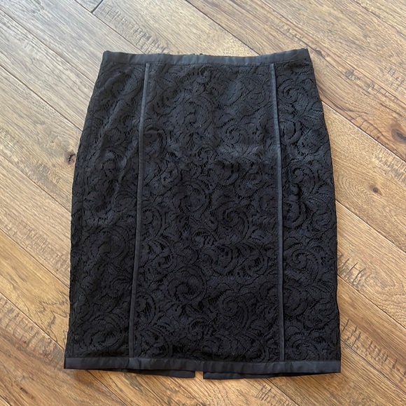 Banana Republic black lace overlay skirt - Picture 1 of 4